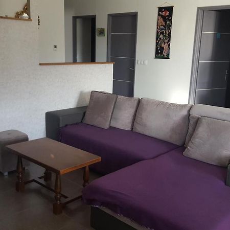 1 Chambre Privative Avec Bureau Et Cuisine Dans Maison 105 M2 Montfaucon Montfaucon  Kültér fotó