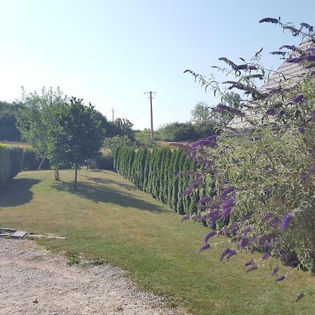 1 Chambre Privative Avec Bureau Et Cuisine Dans Maison 105 M2 Montfaucon Montfaucon  Kültér fotó