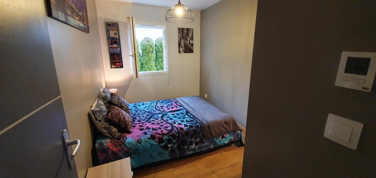 1 Chambre Privative Avec Bureau Et Cuisine Dans Maison 105 M2 Montfaucon Montfaucon  Kültér fotó