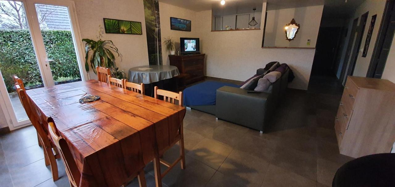1 Chambre Privative Avec Bureau Et Cuisine Dans Maison 105 M2 Montfaucon Montfaucon  Kültér fotó