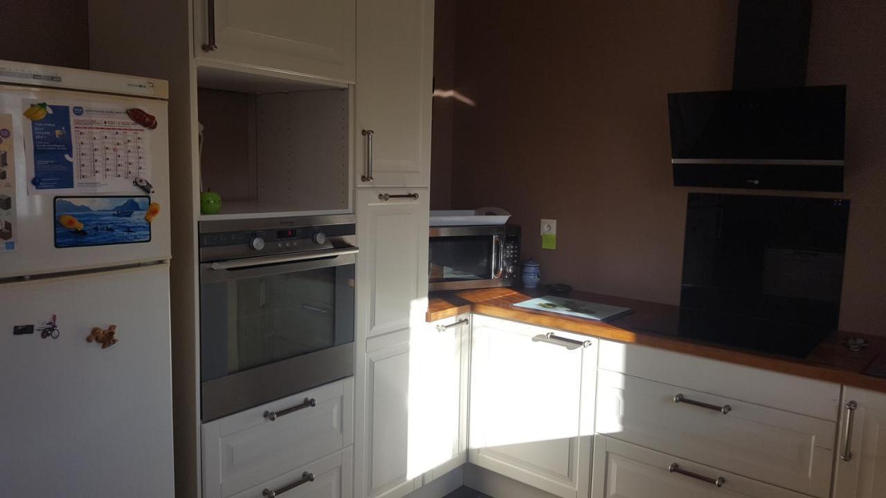 1 Chambre Privative Avec Bureau Et Cuisine Dans Maison 105 M2 Montfaucon Montfaucon  Kültér fotó