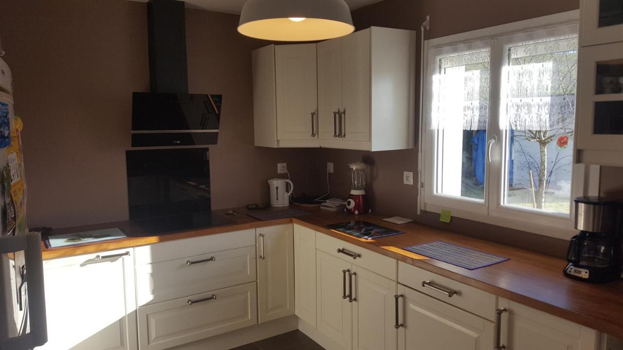 1 Chambre Privative Avec Bureau Et Cuisine Dans Maison 105 M2 Montfaucon Montfaucon  Kültér fotó