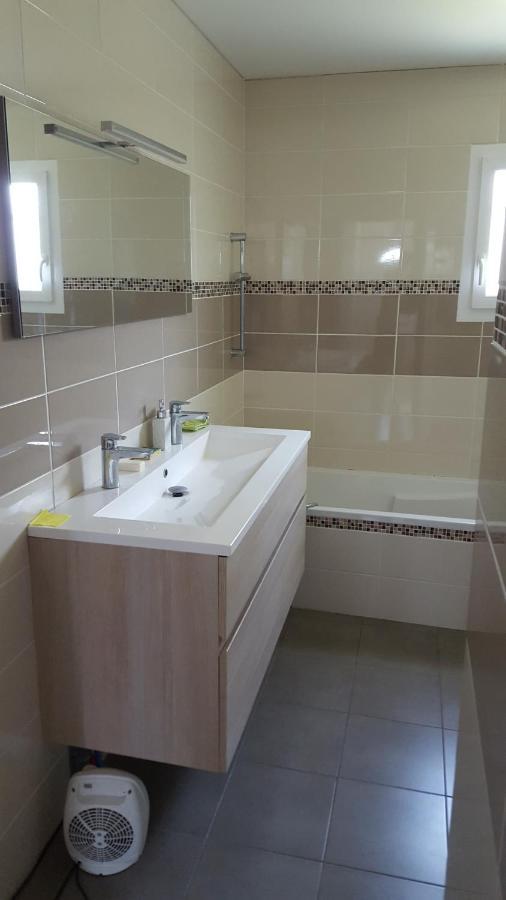 1 Chambre Privative Avec Bureau Et Cuisine Dans Maison 105 M2 Montfaucon Montfaucon  Kültér fotó